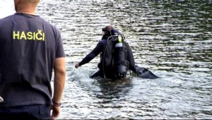 Jakub (†19) uviazol medzi dvoma kameňmi, utopil sa