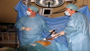 Operácie cez pupok! Jazvám definitívne odzvonilo