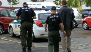 Dráma v Bratislave! Opilec (41) ohrozoval mladú ženu zbraňou