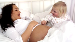 Nemocnice porušujú ľudské práva v spojitosti s pôrodnou starostlivosťou