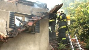 V strašidelnom dome horelo. Zasahovalo až 18 hasičov