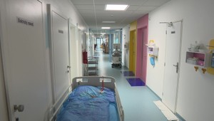 Nečakaný nález v plienke: Rodina zažila šok po návrate z nemocnice