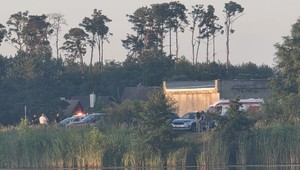 Hádka v kempe pri jazere skončila zranením. Útočník dostal po potýčke podmienku