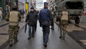 Policajti so samopalmi a hrobové ticho. Slováci v Bruseli majú strach
