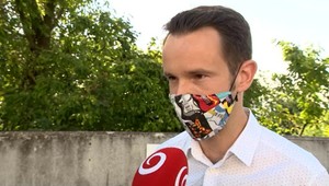 Bojoval o životy nakazených a hovorí o ľuďoch, ktorí znášajú Covid-19 horšie. Vyspovedali sme lekára Petra Sabaku