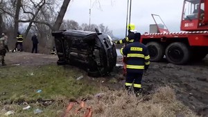 Robil si selfie s autom nad lomom, spadlo mu do vody