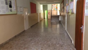 Na chlapca zaútočil spolužiak, skončil v nemocnici s vážnymi poraneniami