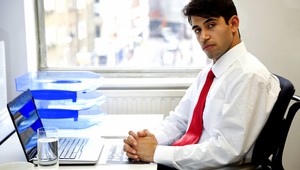 Prácu nedostal, lebo vzbudil dojem, že je gay