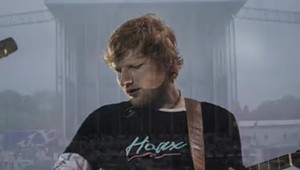 Postav dom, zasaď strom! Tento hviezdny spevák to vzal zjavne až príliš doslovne!