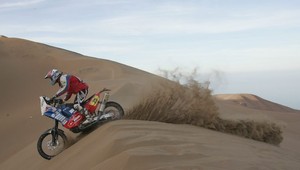 Rely Dakar: Svitko doplatil na slimáka na ceste