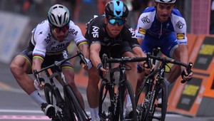 Belgičan Gilbert víťazom monumentu Okolo Flámska, Sagan spadol