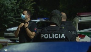 Desiatky ľudí sa bili palicami, kameňmi a padali aj výstrely. Polícii sa doposiaľ nepodarilo nikoho obviniť