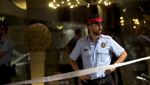 Maskovaný muž strieľal na turistov, polícia po ňom pátra