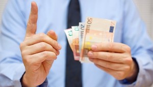 Požičal peniaze a teraz ich má problém získať späť. Právnik poukázal na začiatočnícke chyby