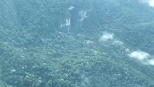 Po páde lietadla boli nájdené deti, medzi nimi aj 11-mesačné bábätko