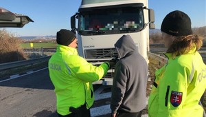 Alkohol za volantom opäť úradoval: Vodič kamiónu nafúkal takmer 2,5 promile