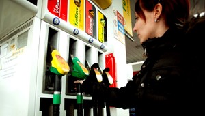 Benzíny a nafta od stredy lacnejšie o 1,5 centu za liter!