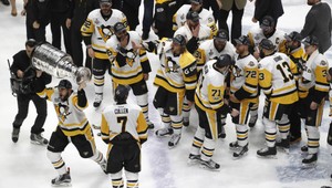 Pittsburgh zvíťazil v Nashville a opäť získal Stanleyho pohár