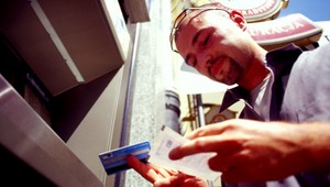 Výpadok známej banky: Nefungovala aplikácia, internetbanking ani bankomaty