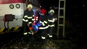 Mladá žena ležala na koľajsku, rušňovodič nezastavil