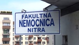 Nitriansky primár aj lekár, ktorý operoval pacientovi zdravé koleno, skončili