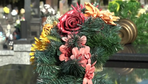 Dušičky ekologickejšie: Rastie záujem o prírodné vence a menej plastu