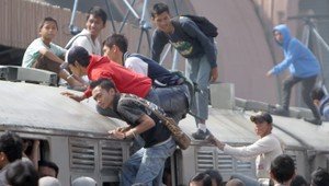 Stop cestovaniu na čierno. Pasažierov zostrelia betónové gule