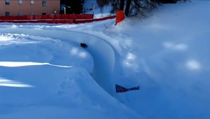 Videli ste už preteky na tobogánoch? Súťažiaci sa rútia rýchlosťou až 100 km/h