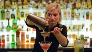 Bitka v podniku. Štamgastom vadil nemecký jazyk