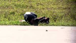 Tragická nehoda motorkára. Pri obiehaní ho zrazila mladá vodička, pomôcť mu už nedokázali