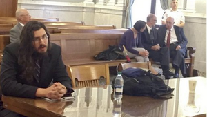 Súd rozhodol o definitívnom odsťahovaní muža(30) od rodičov. Miesto, kam sa chystá nasťahovať vás zarazí