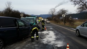 Pri Ružomberku sa zrazila dodávka s osobným autom