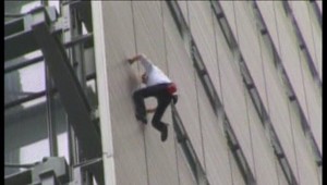 Pavúčí muž zdolal ďalší mrakodrap