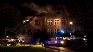 Nemocnicu v Hnúšti zachvátili plamene. Horel podkrovný byt