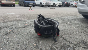 Chlapec (11) vybehol s bicyklom priamo pred auto. Vodič už nestihol zabrzdiť