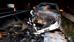 Na rovnom úseku v Bytči došlo k čelnej zrážke. V protismere sa náhle zjavilo protiidúce auto