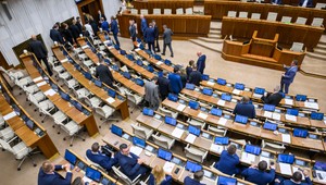 Parlament začal štvrtý rokovací týždeň. Diskutuje aj o konsolidačnom balíku v 2. čítaní