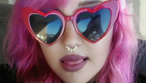 Drogy, alkohol a teraz tetovanie na TVÁRI?! Mladá herečka snáď zošalela!