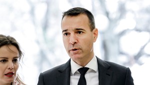 Drucker chce zakázať mobilné telefóny na základných školách