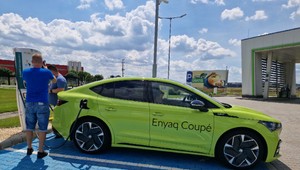 Elektromobilom z Košíc na Jadran: Ako prebiehalo dobíjanie batérie?