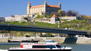 Hladina Dunaja má v najbližších hodinách poklesnúť až o 2 metre!