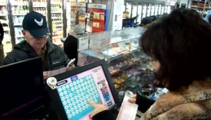 Dvadsaťročný Američan vyhral v lotérii 451 miliónov dolárov