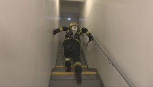 Hasiči v Bratislave súťažili na Memoriáli Schody: 17 poschodí s 30 kg záťažou!