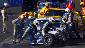 V NASCAR bolo veselo. Tímoví mechanici ako v dedinskej krčme