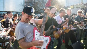 Takto znie skladba Highway To Hell, keď ju odpália naraz na  457 elektrických gitarách