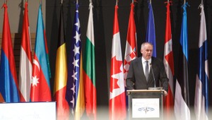 Kiska v NATO: EÚ potrebuje hlbšiu spoluprácu s NATO a zvýšenie výdajov na obranu