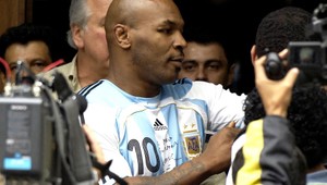 Tyson provokoval na brazílskom súde v drese Maradonu