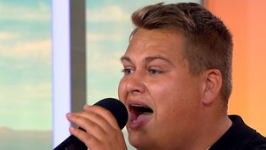 TOHTO speváka so zamatovým hlasom si NAVŽDY zapamätáte