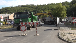 Kvôli rekonštrukcii sú obyvatelia odrezaní od mesta. Vodiči musia využiť 15-kilometrovú obchádzku