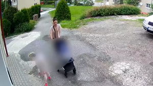 Otec chce chrániť svoje deti videami na sociálnej sieti. Jeho žena sa vraj o ne nevie postarať